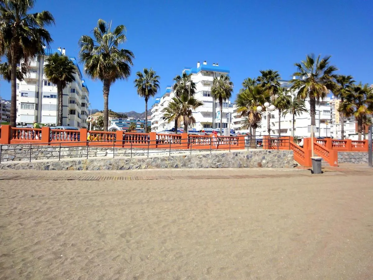 Apartamento Costamar, Primera linea de playa, 3 dormitorios, 2 baños, vistas al mar, Internet Wifi y Garaje, Ideal parejas y familias Benalmádena España