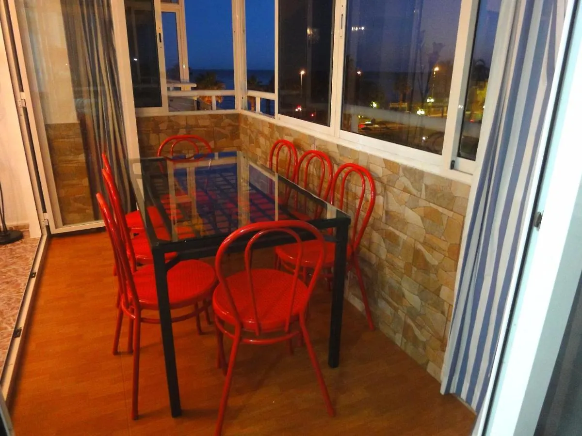 Costamar, Primera linea de playa, 3 dormitorios, 2 baños, vistas al mar, Internet Wifi y Garaje, Ideal parejas y familias Benalmádena