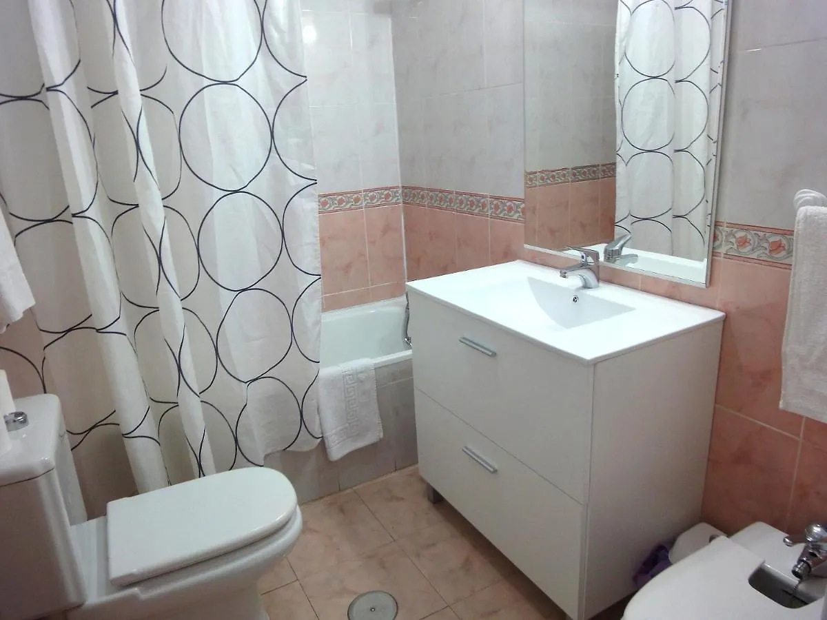 Costamar, Primera linea de playa, 3 dormitorios, 2 baños, vistas al mar, Internet Wifi y Garaje, Ideal parejas y familias Benalmádena