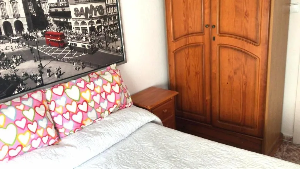 Costamar, Primera linea de playa, 3 dormitorios, 2 baños, vistas al mar, Internet Wifi y Garaje, Ideal parejas y familias Benalmádena España