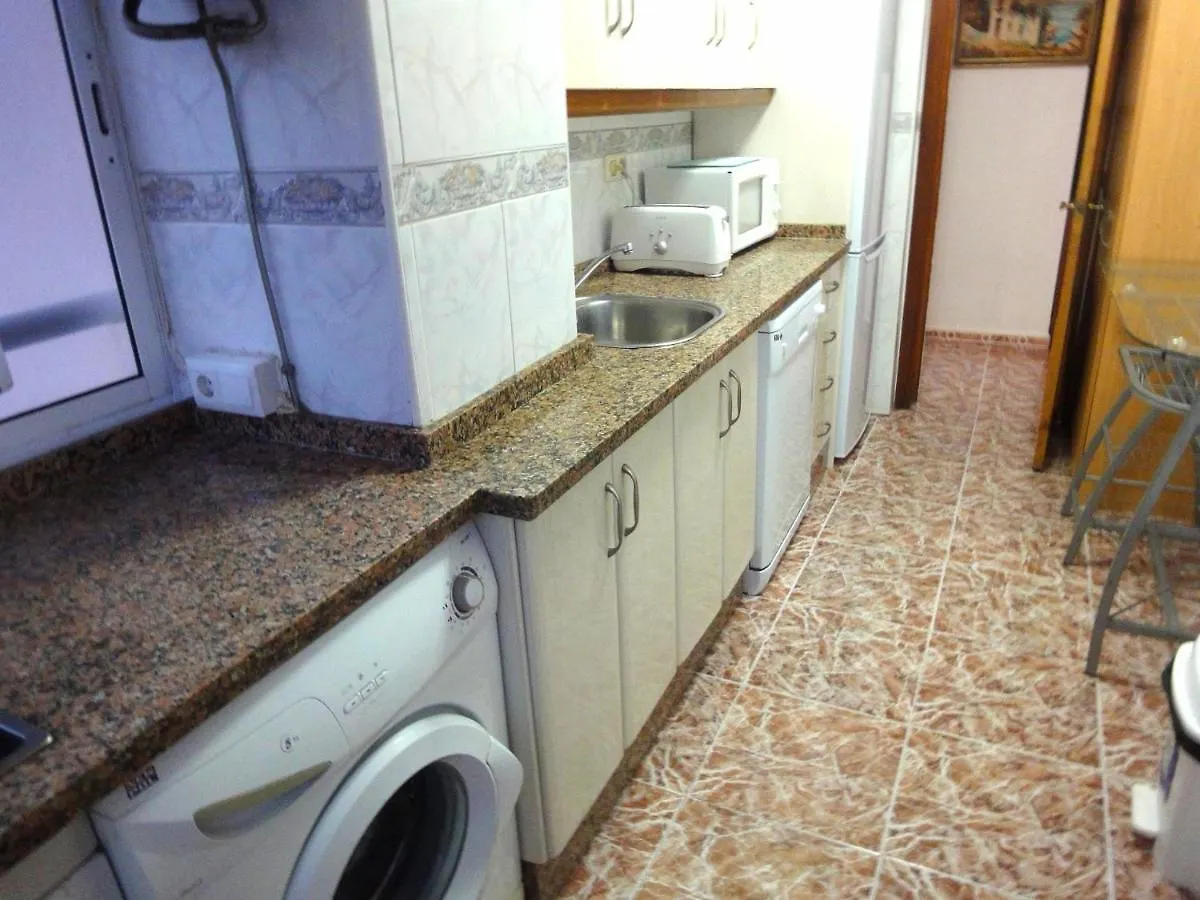 Costamar, Primera linea de playa, 3 dormitorios, 2 baños, vistas al mar, Internet Wifi y Garaje, Ideal parejas y familias Benalmádena Apartamento