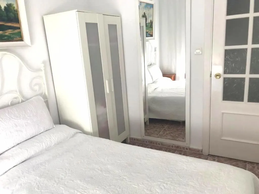 Apartamento Costamar, Primera linea de playa, 3 dormitorios, 2 baños, vistas al mar, Internet Wifi y Garaje, Ideal parejas y familias Benalmádena